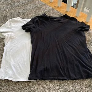 Old Navy relaxed tee size medium- women’s